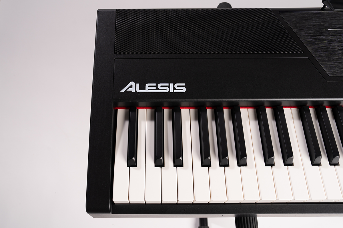ALESIS RECITALPRO (スタンドは別途) Alesis Recital Pro 88-Key Digital Piano | Guitar Center